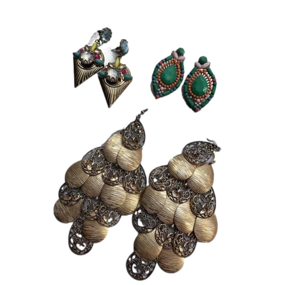 3 for $22 🌈Earrings BUNDLE - comes with three pairs of earrings!